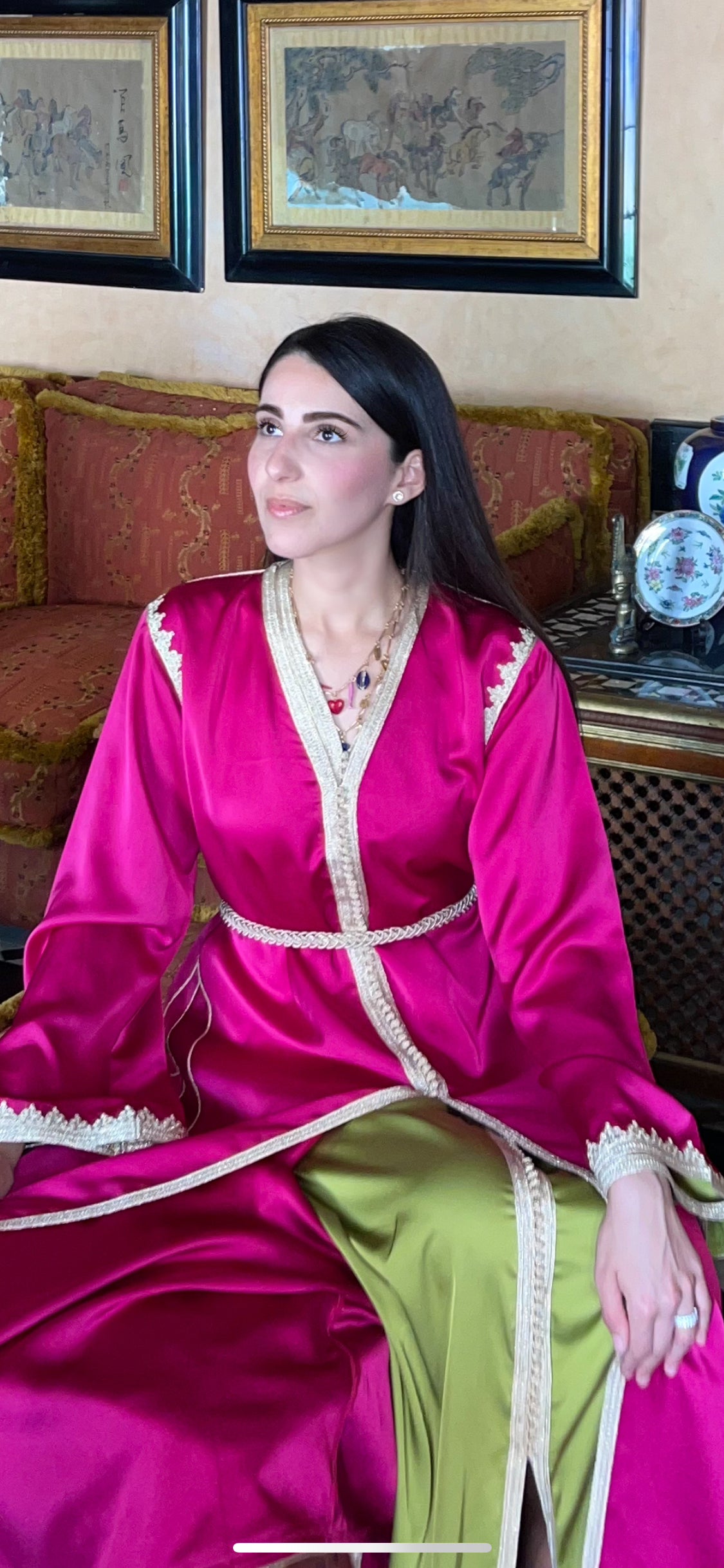 Caftan Rose & Pistache – Élégance Soyeuse par Massiri Couture