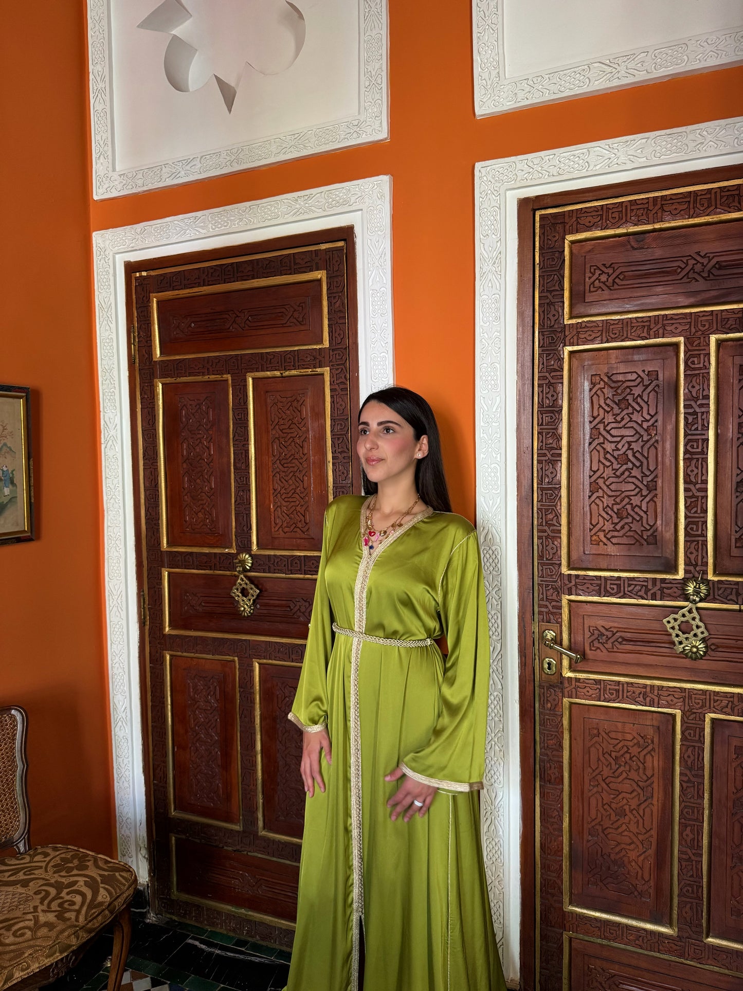 Caftan Rose & Pistache – Élégance Soyeuse par Massiri Couture