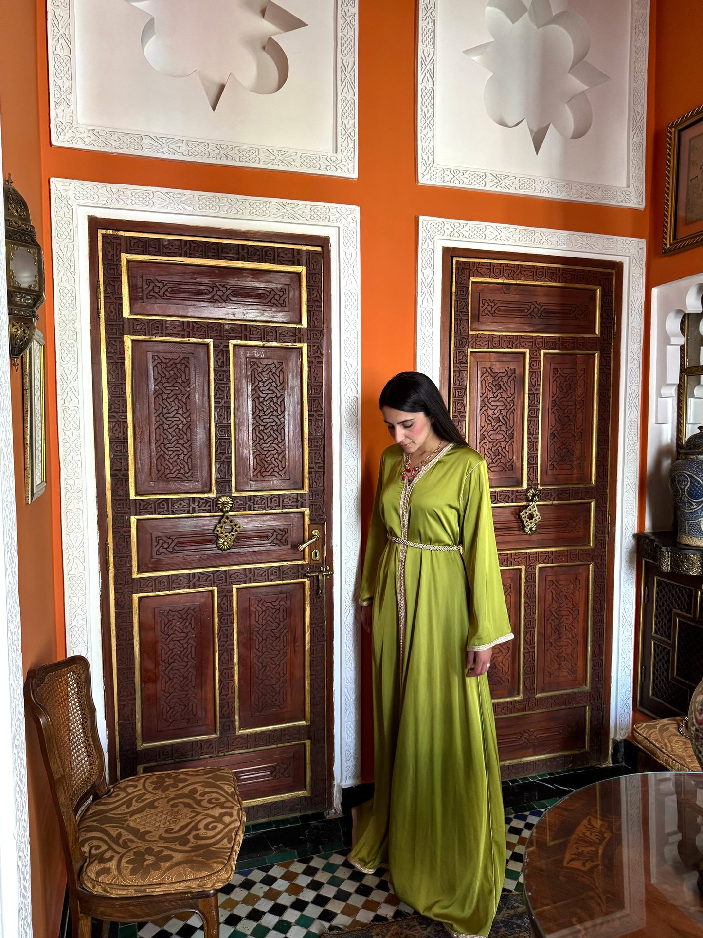 Caftan Rose & Pistache – Élégance Soyeuse par Massiri Couture