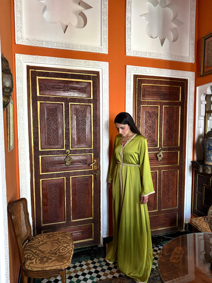 Caftan Rose & Pistache – Élégance Soyeuse par Massiri Couture